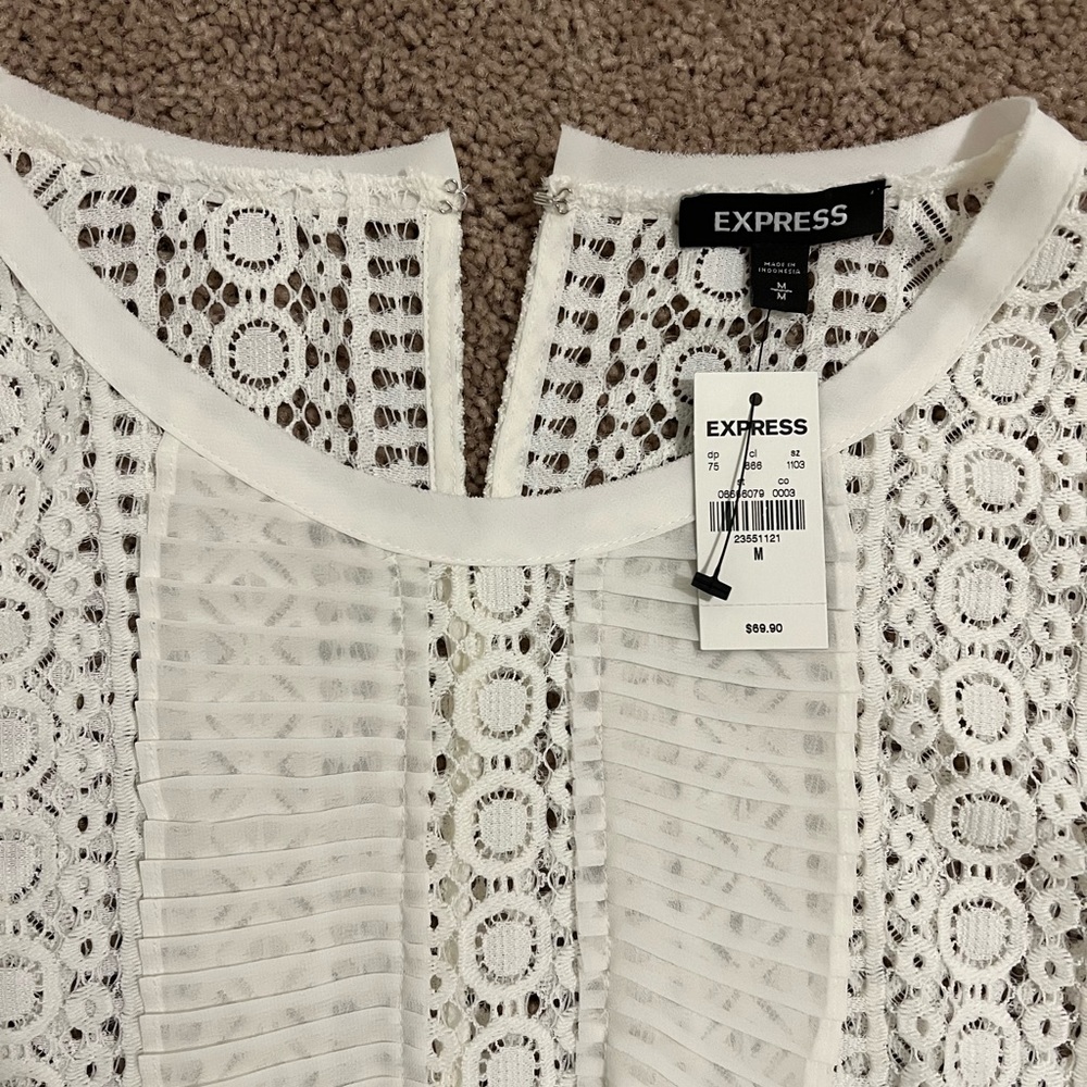 Express Ruffle Top - Picture 2 of 4